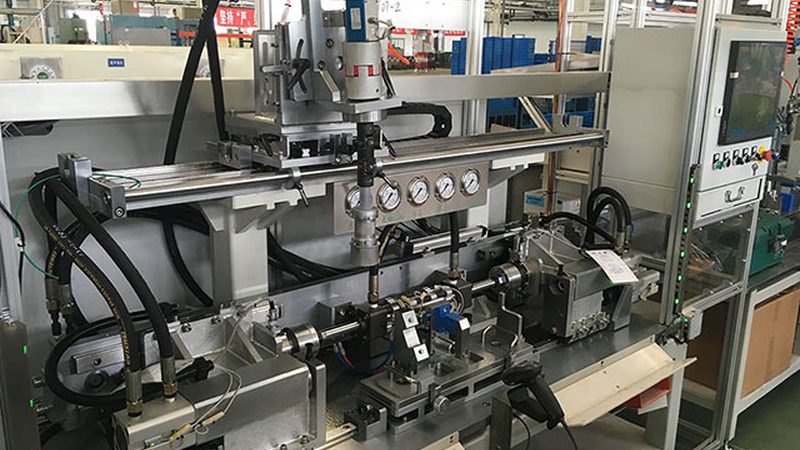 完成自动化流水线设备的选型和设计后，企业可以开始实施。以下是一些关键步骤：
